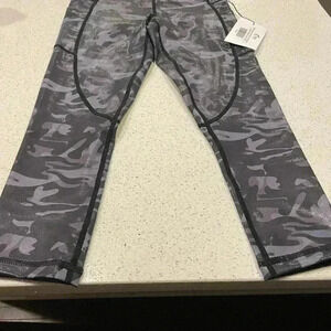Zyia Black Camo Metallic Pocket Light n Tight Size 2